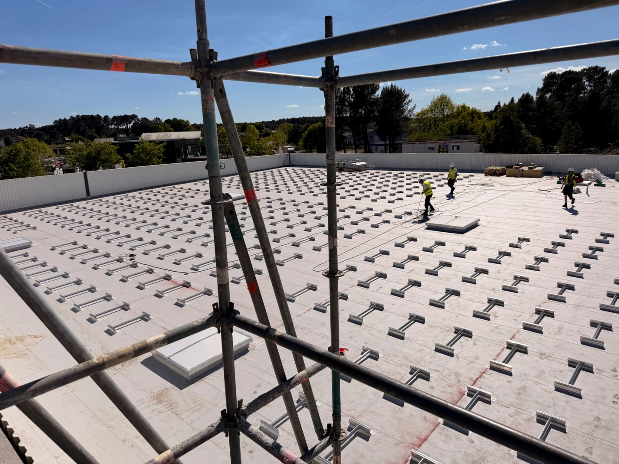 Supports photovoltaïques sur le Lidl Castets