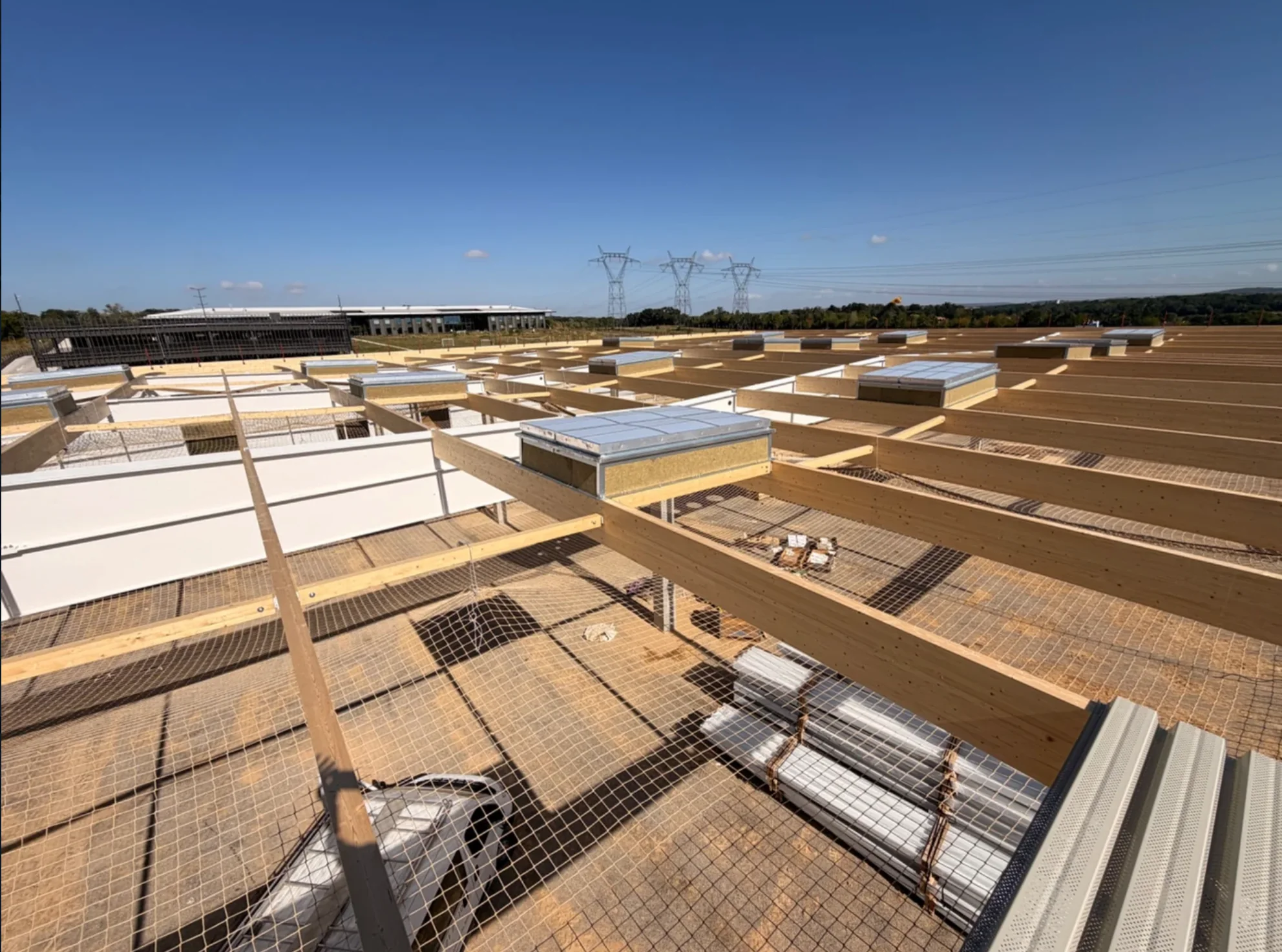 Structure bois du projet industriel en cours à Cergy