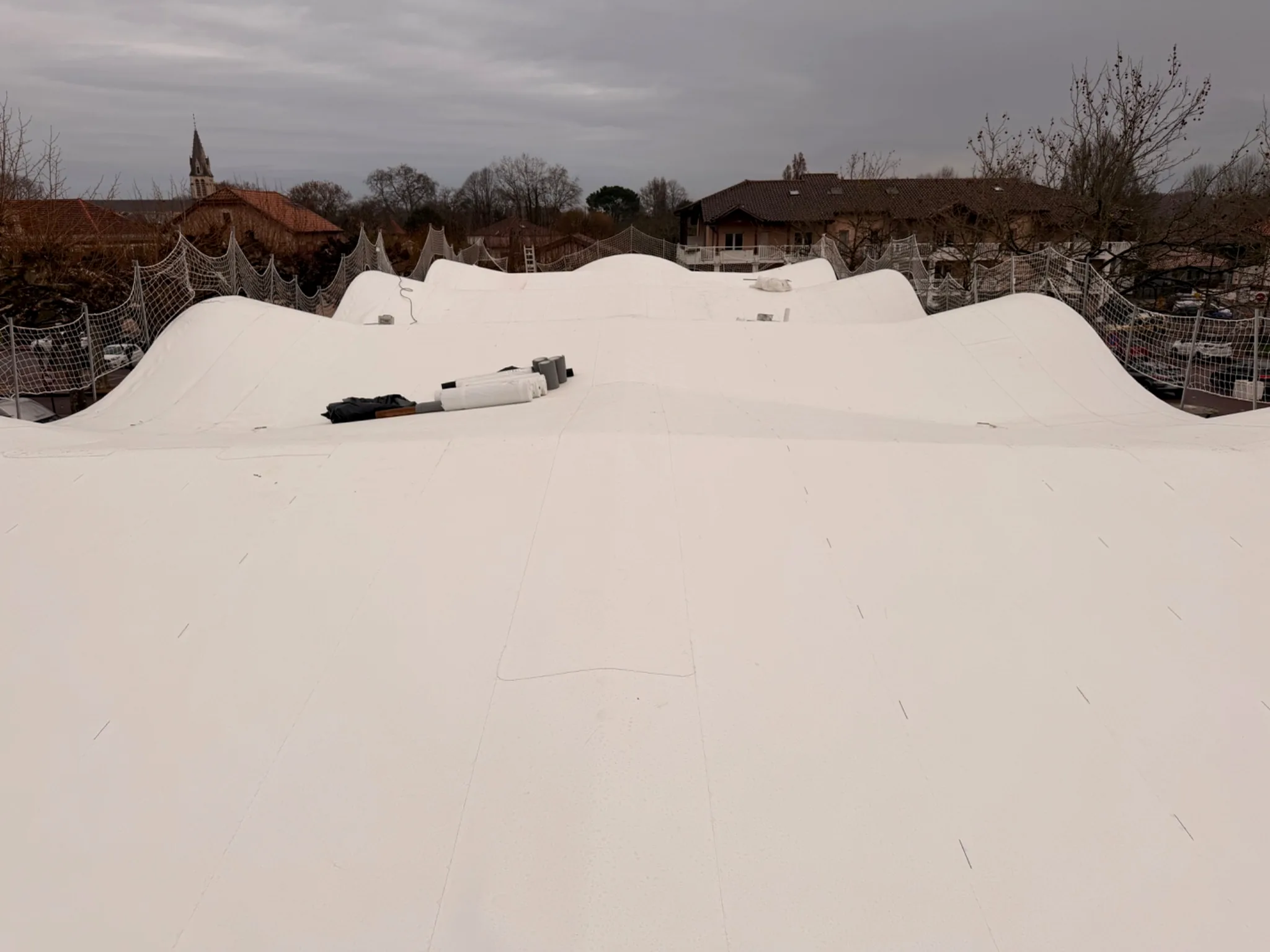 Vue d'une zone de toiture terminée